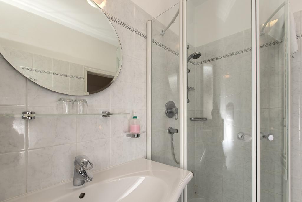 Hotel Schoenblick Sexten Quarto foto
